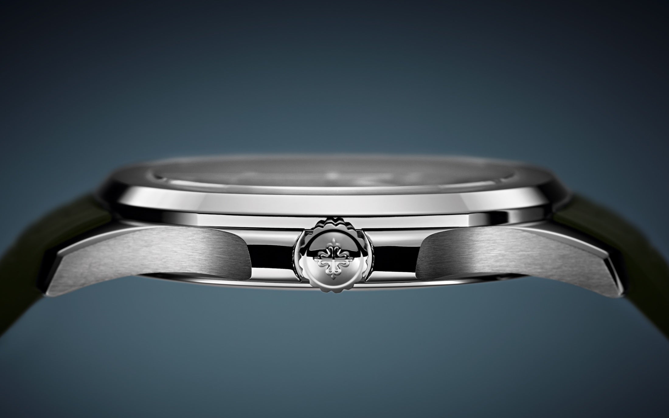 Patek Philippe Aquanaut Jumbo Date, Sweep Seconds, 18k White Gold, 42,2 mm, Ref# 5168G-010 - Image 7